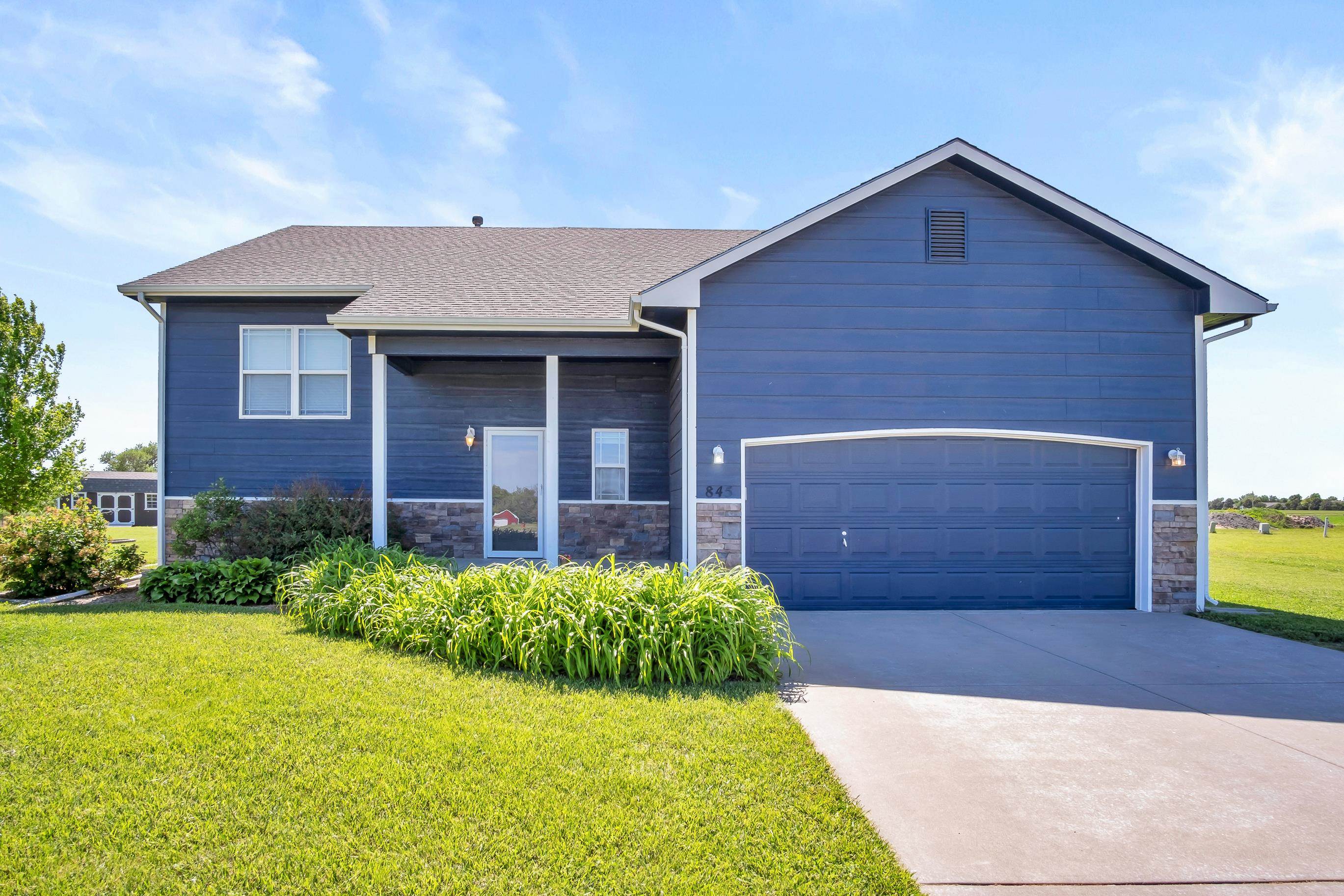 845 South Meadows Dr, Hesston, Kansas image 1
