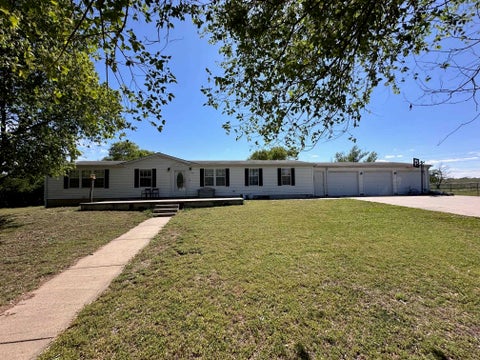 Homes For Sale - 1329 Hillside Dr<br/> Winfield, KS 67156