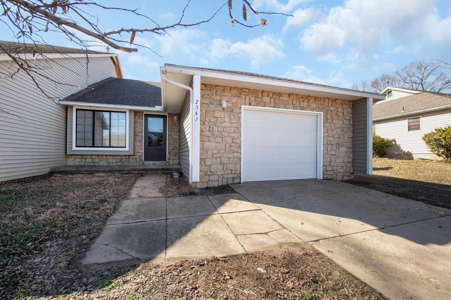 2547 S Yellowstone Ct, Wichita, Kansas image 1