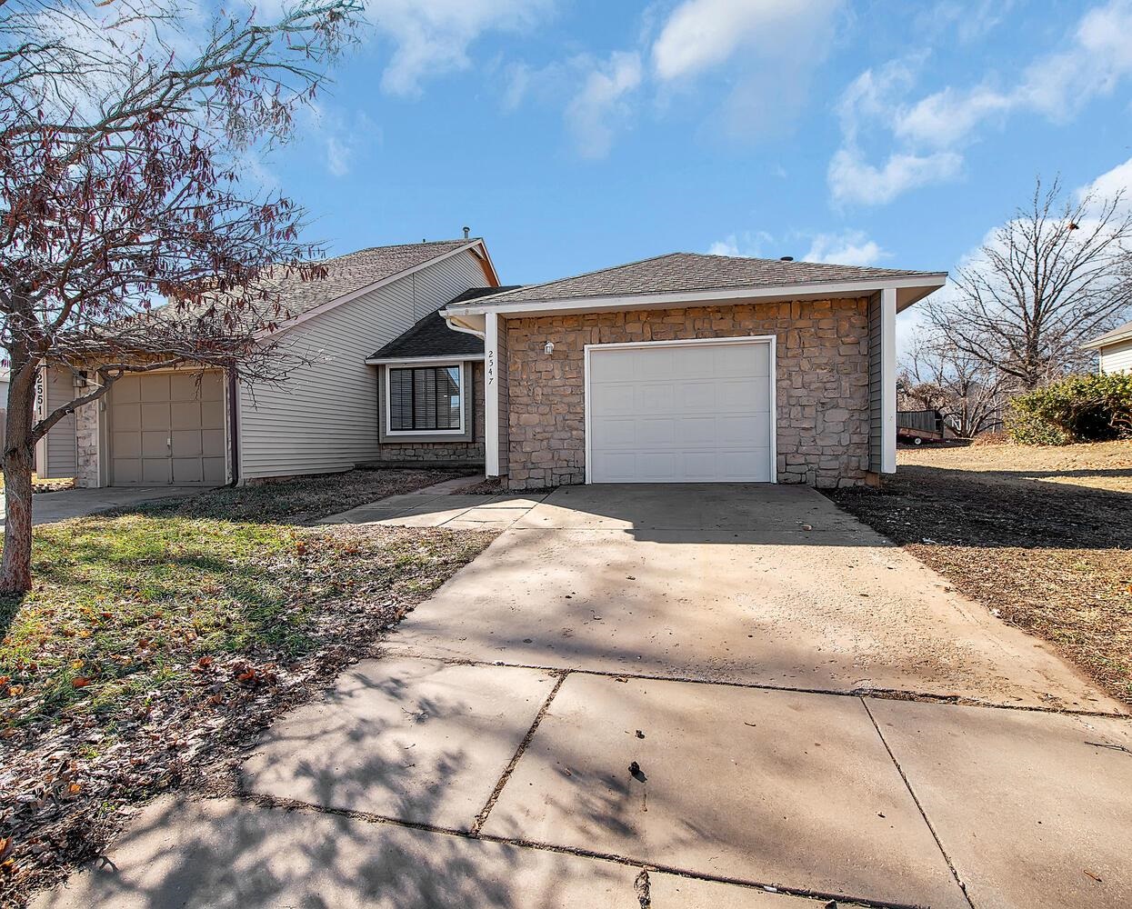 2547 S Yellowstone Ct, Wichita, Kansas image 2