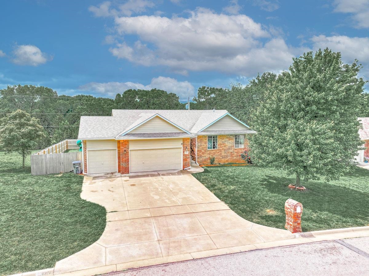 1201 Forrest Glenn Dr, Arkansas City, Kansas image 1