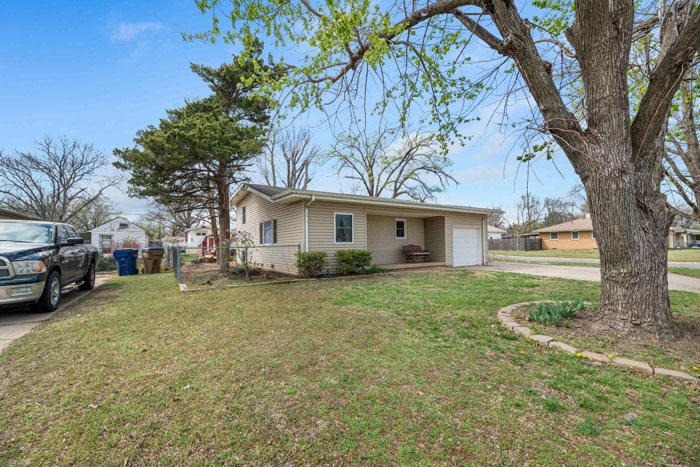 301 S Sunset Ave, Haysville, Kansas image 2