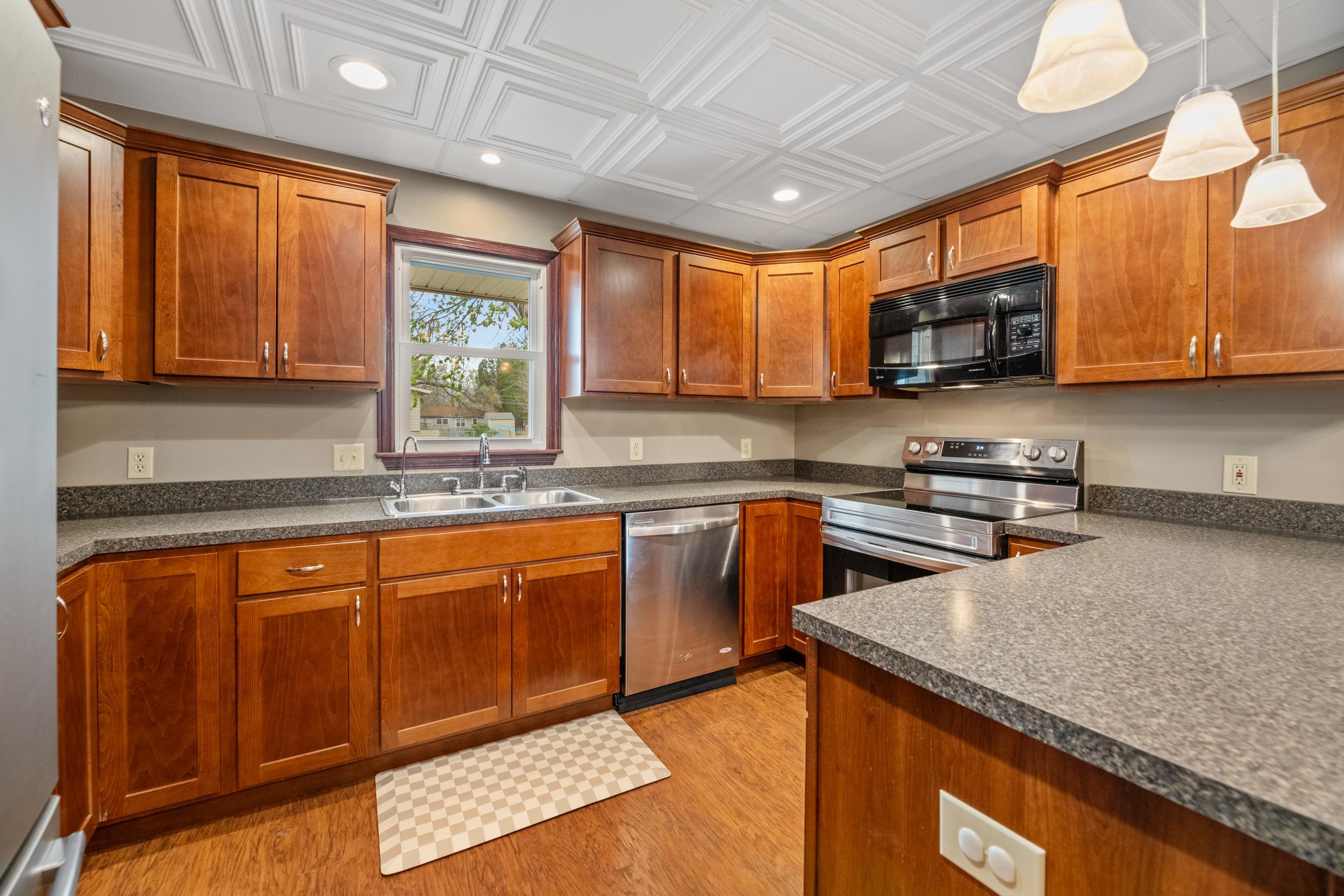 301 S Sunset Ave, Haysville, Kansas image 6
