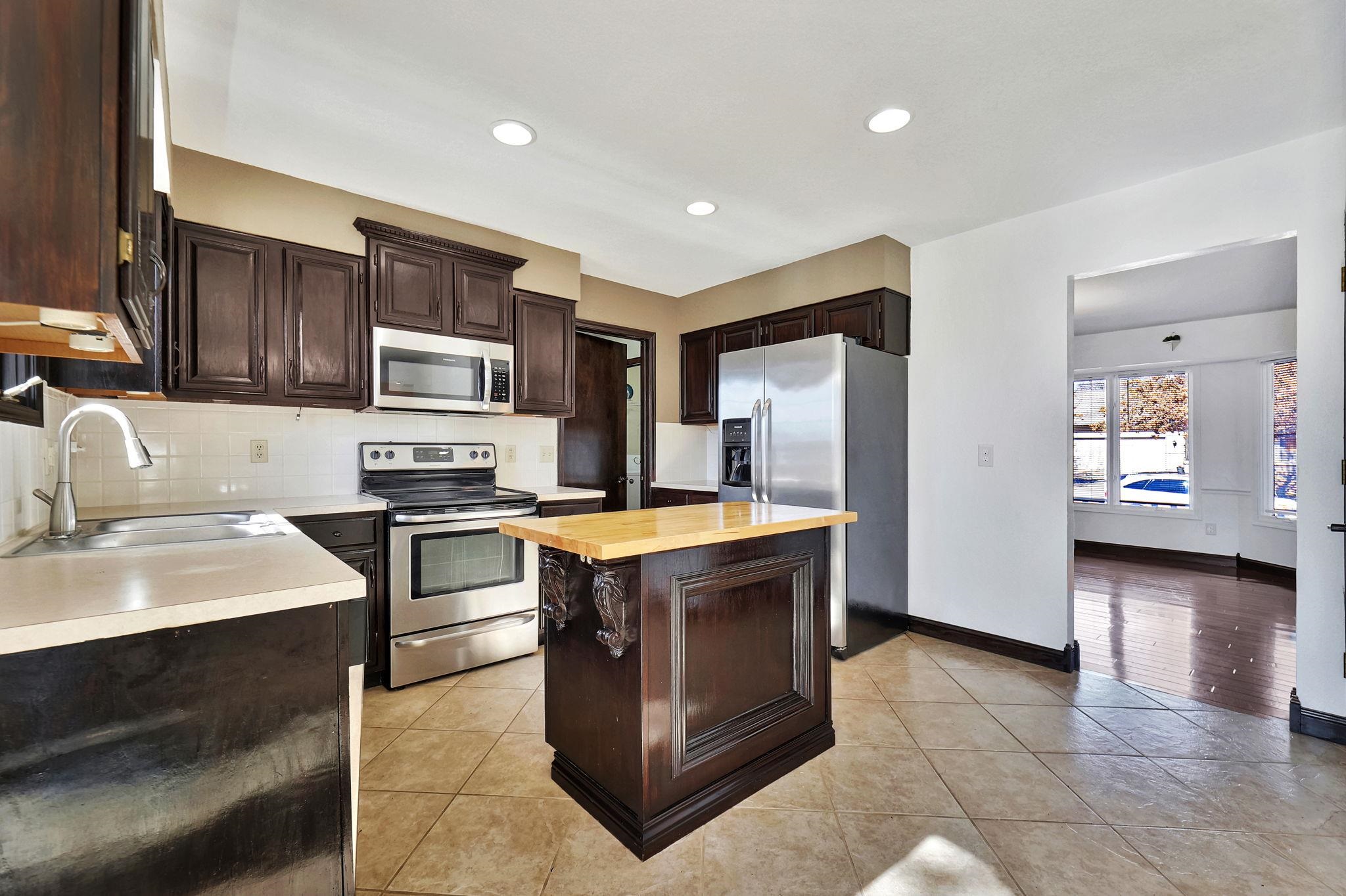 Wichita, Kansas 67226, United States, 4 Bedrooms Bedrooms, ,4 BathroomsBathrooms,Residential,Pending,64326