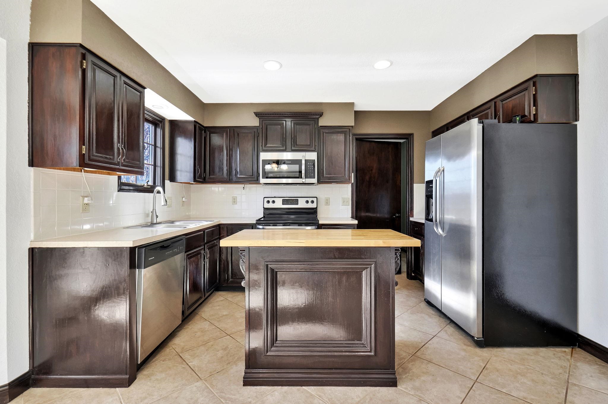 Wichita, Kansas 67226, United States, 4 Bedrooms Bedrooms, ,4 BathroomsBathrooms,Residential,Pending,64326