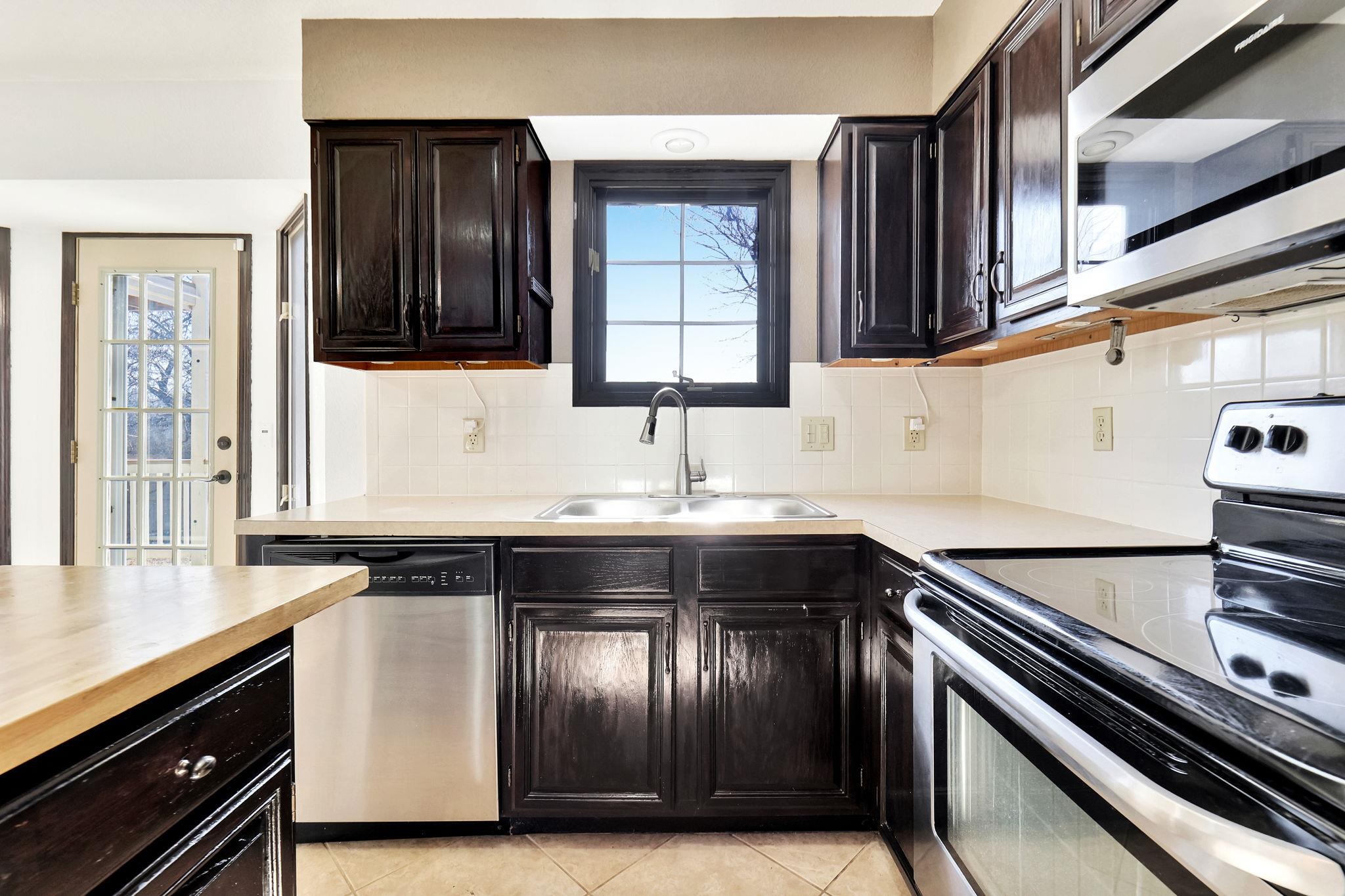 Wichita, Kansas 67226, United States, 4 Bedrooms Bedrooms, ,4 BathroomsBathrooms,Residential,Pending,64326