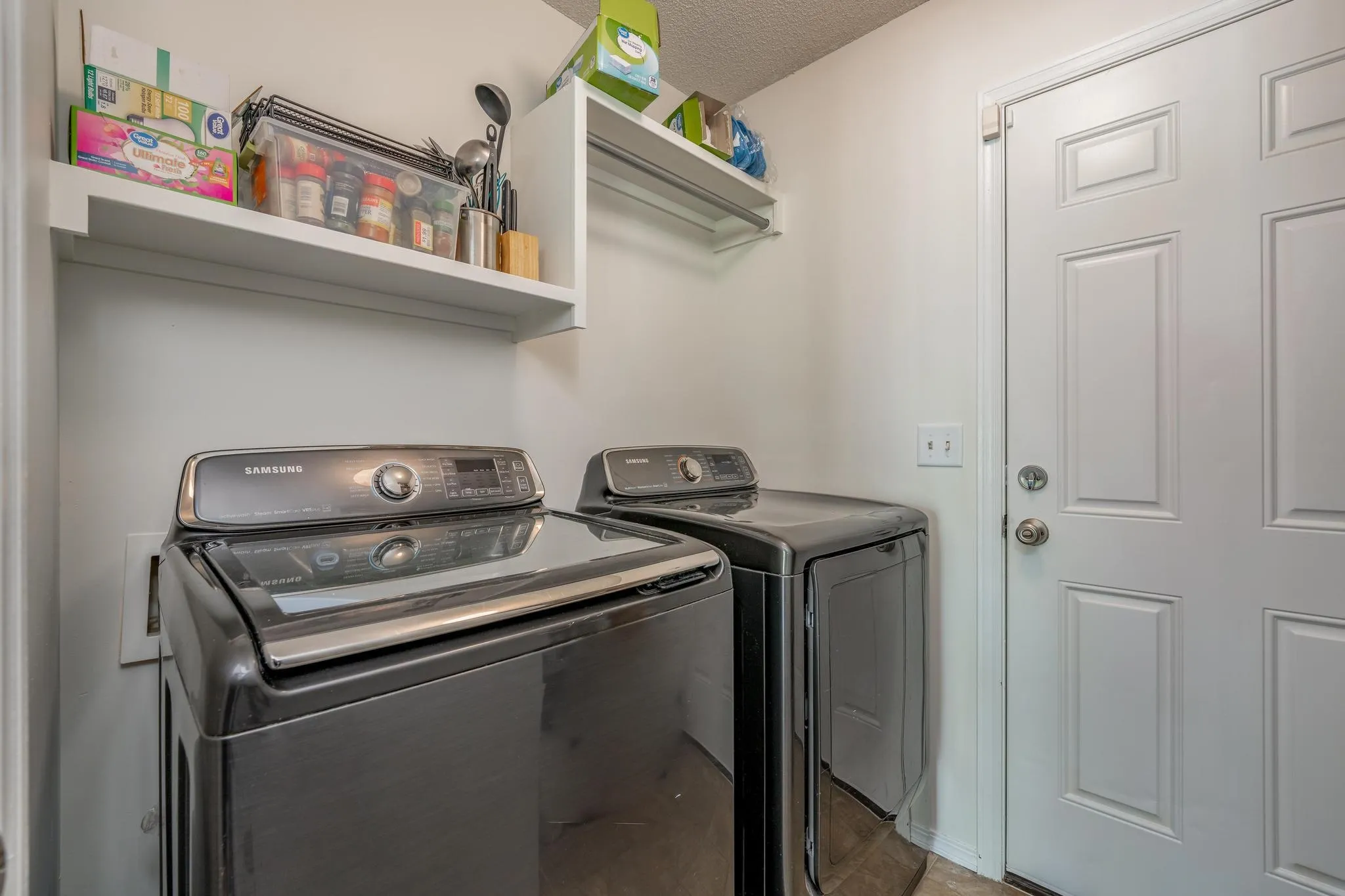 Andover, Kansas 67002, United States, 5 Bedrooms Bedrooms, ,3 BathroomsBathrooms,Residential,Pending,42977