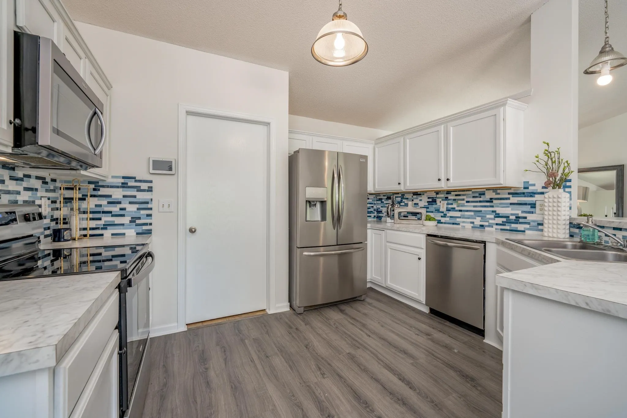 Andover, Kansas 67002, United States, 5 Bedrooms Bedrooms, ,3 BathroomsBathrooms,Residential,Pending,42977