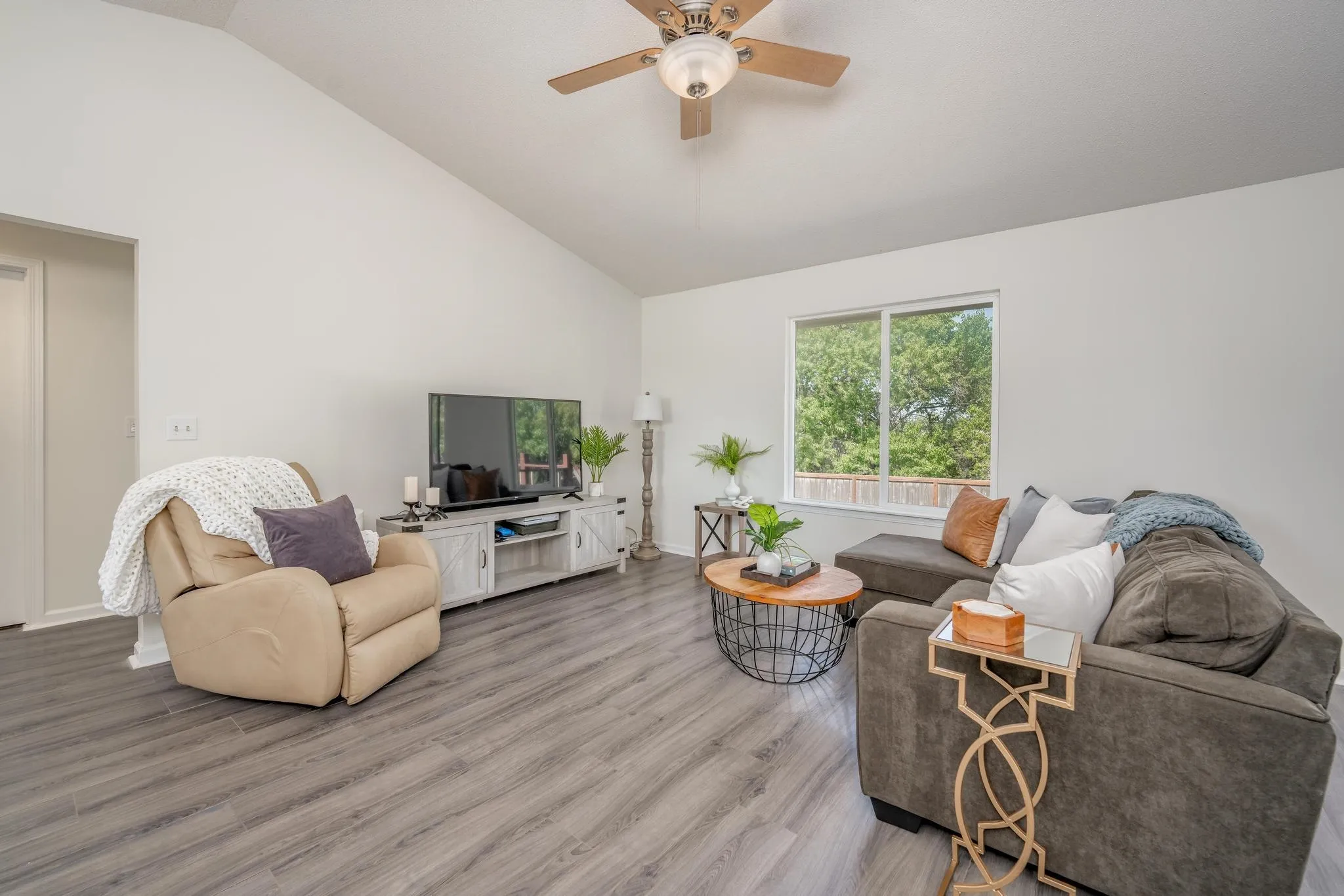 Andover, Kansas 67002, United States, 5 Bedrooms Bedrooms, ,3 BathroomsBathrooms,Residential,Pending,42977