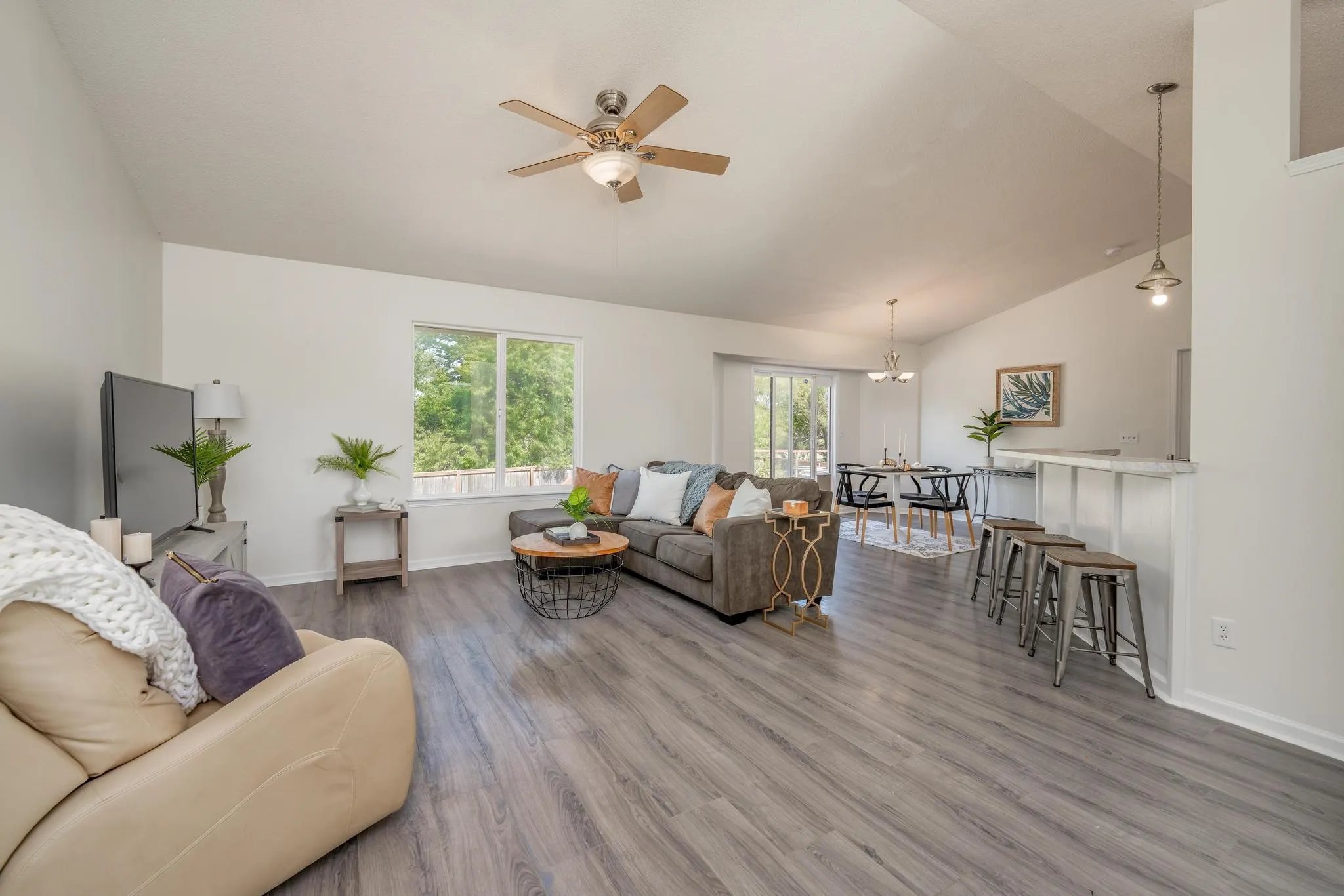 Andover, Kansas 67002, United States, 5 Bedrooms Bedrooms, ,3 BathroomsBathrooms,Residential,Pending,42977