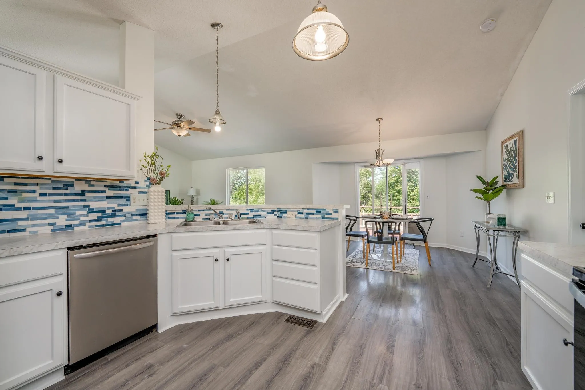 Andover, Kansas 67002, United States, 5 Bedrooms Bedrooms, ,3 BathroomsBathrooms,Residential,Pending,42977