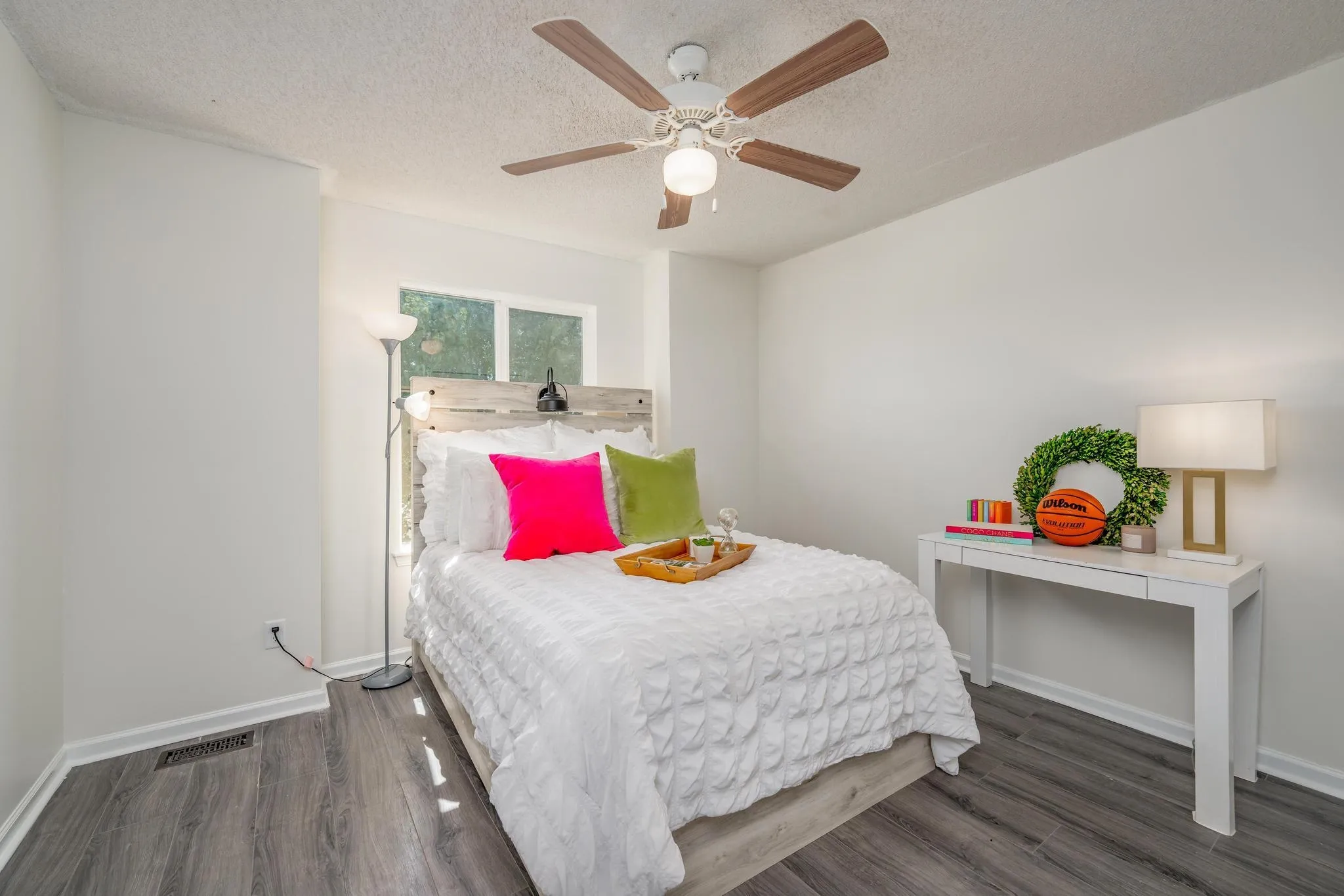 Andover, Kansas 67002, United States, 5 Bedrooms Bedrooms, ,3 BathroomsBathrooms,Residential,Pending,42977