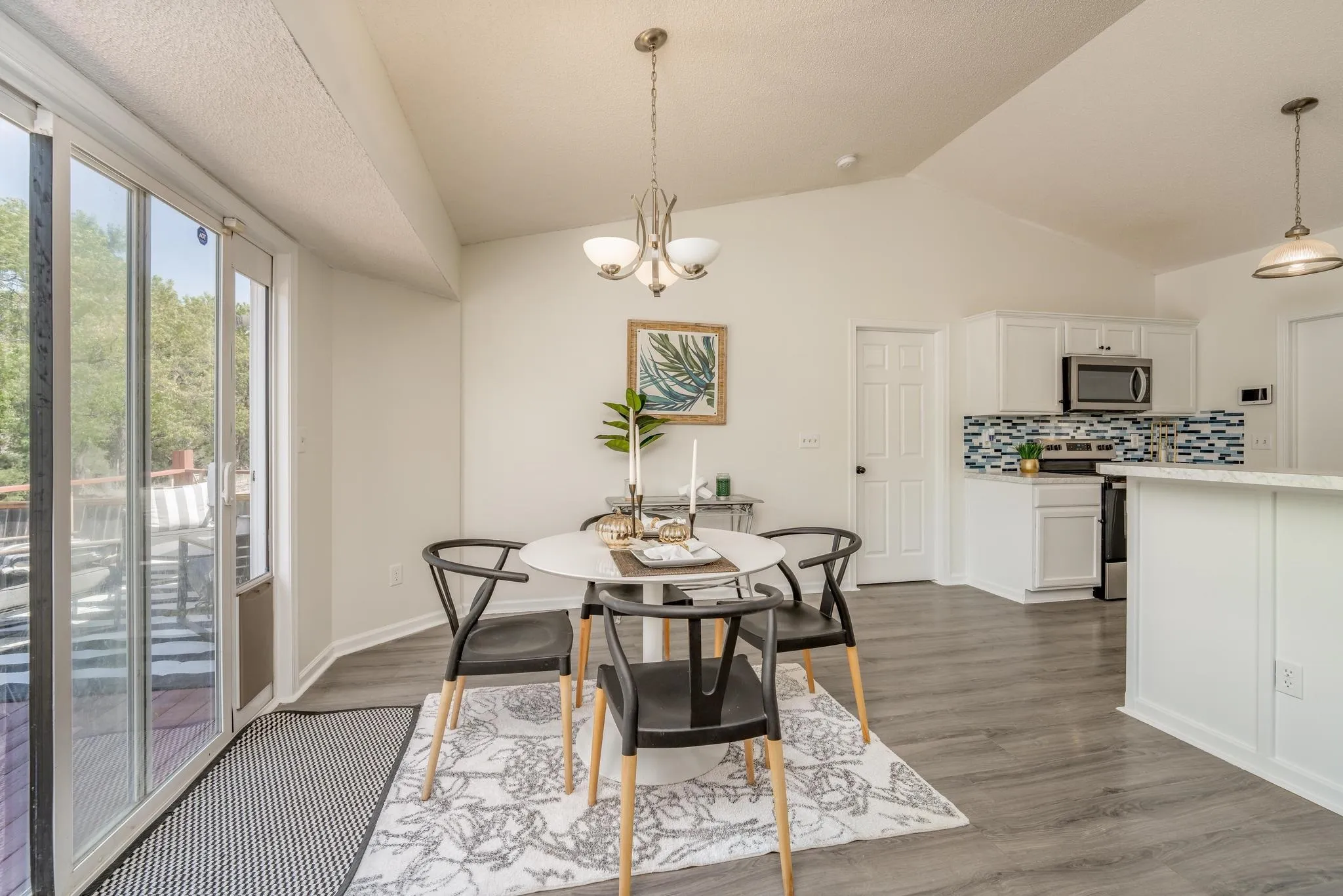 Andover, Kansas 67002, United States, 5 Bedrooms Bedrooms, ,3 BathroomsBathrooms,Residential,Pending,42977