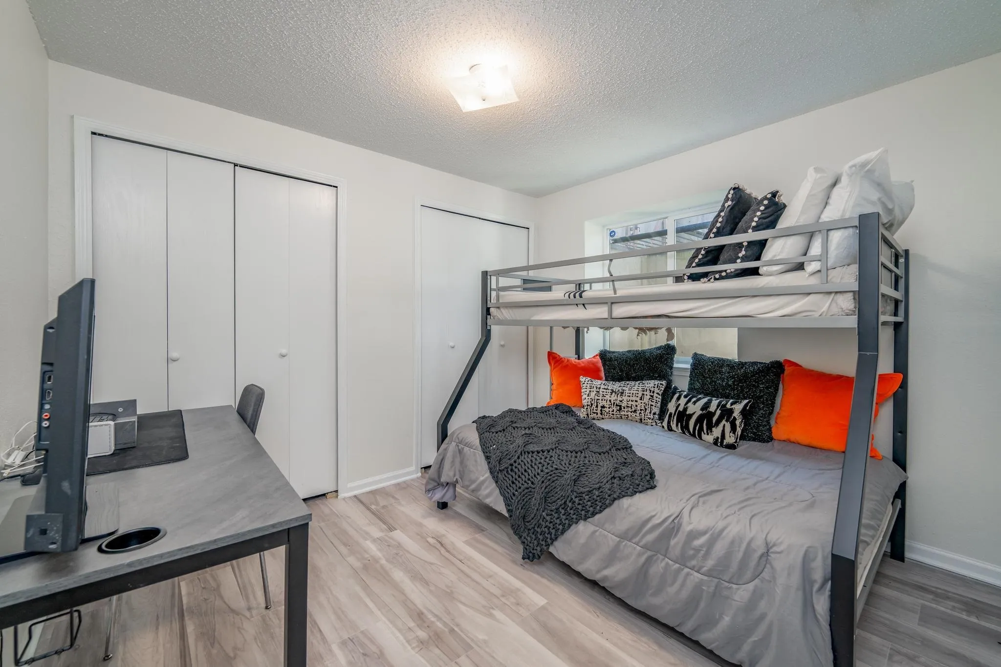 Andover, Kansas 67002, United States, 5 Bedrooms Bedrooms, ,3 BathroomsBathrooms,Residential,Pending,42977