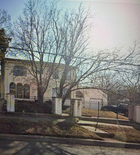 Homes For Sale - 4125 E Central Ave<br/> Wichita, KS 67208
