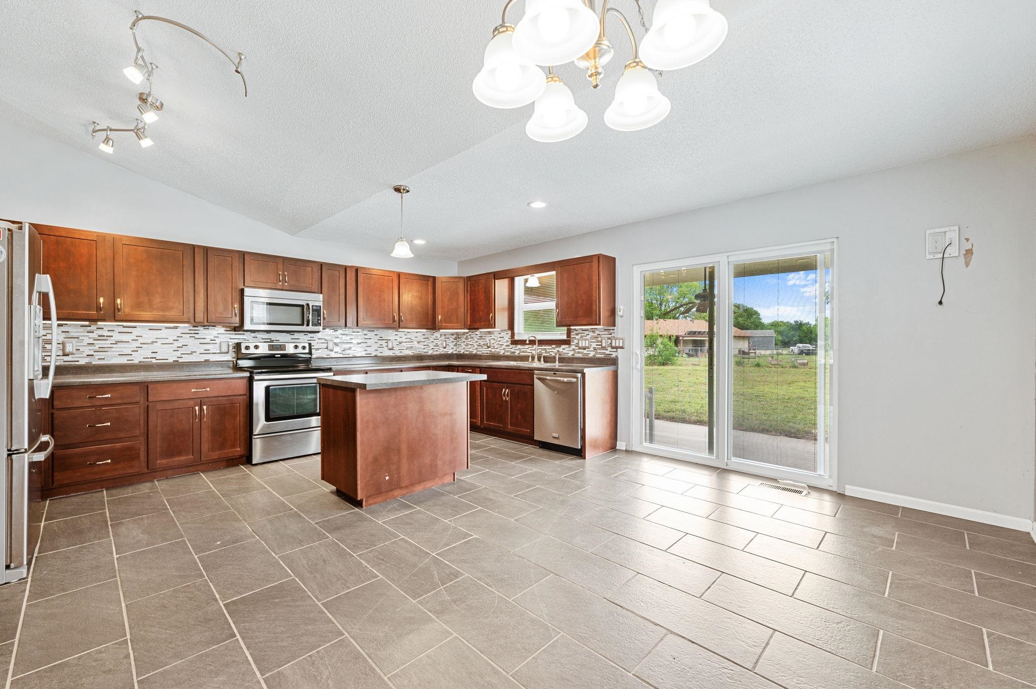 1337 E 81st St S St, Haysville, Kansas image 9