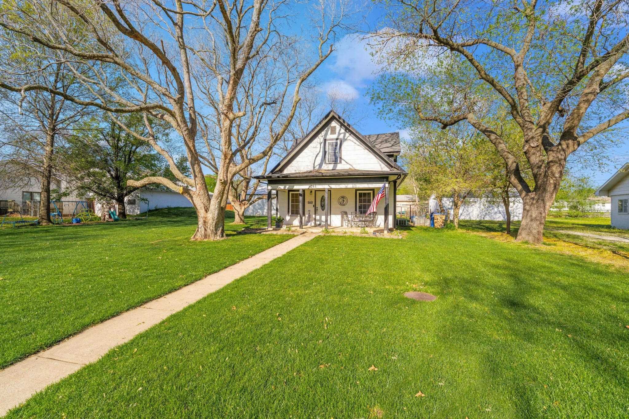 241 S 3rd St, Clearwater, Kansas image 2