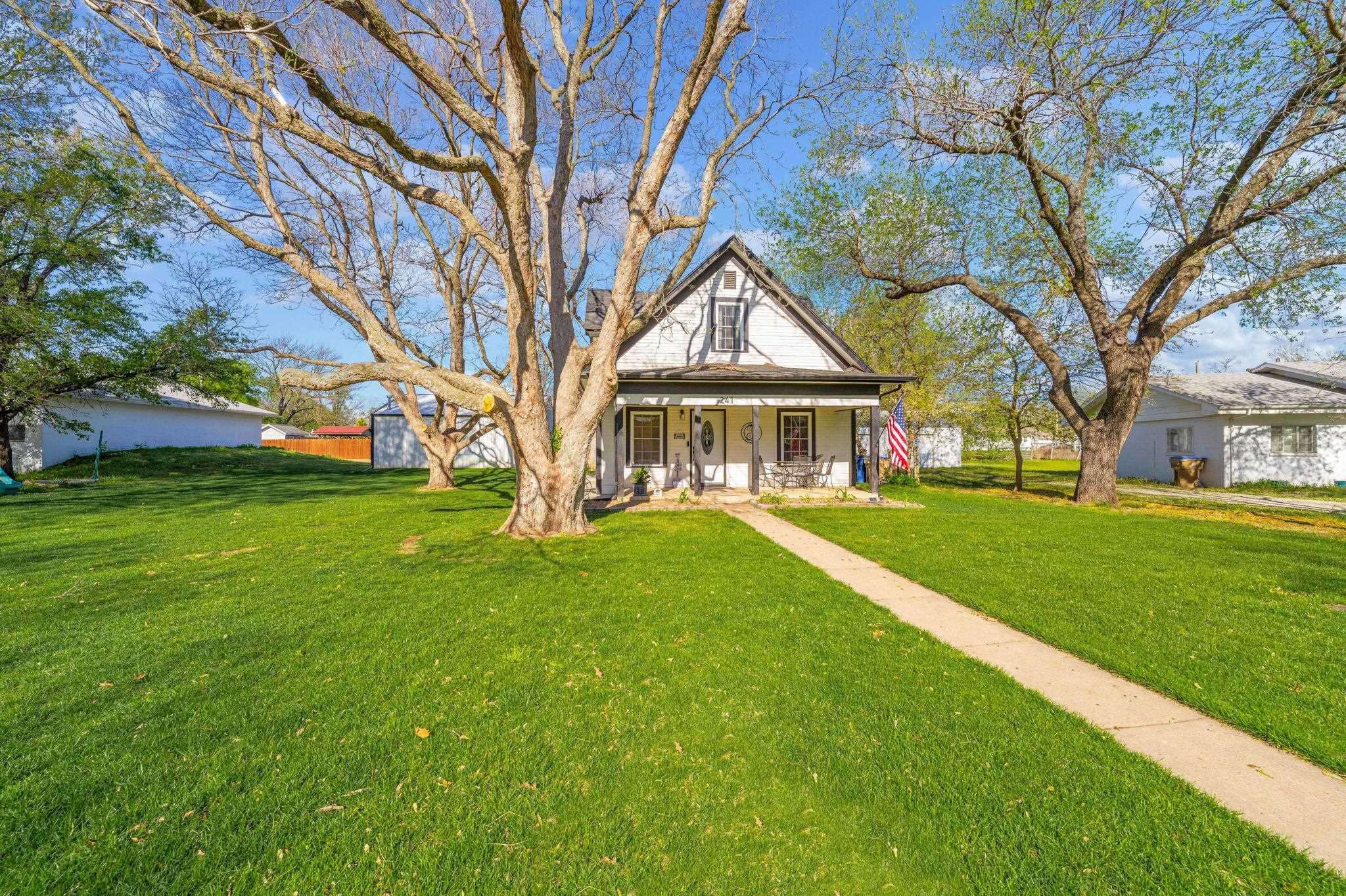 241 S 3rd St, Clearwater, Kansas image 1