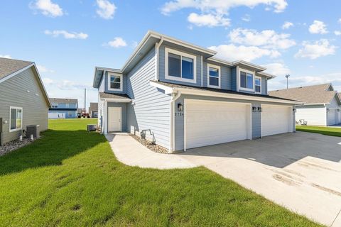 Homes For Sale - 2724 Amelia Ln<br/> Salina, KS 67401