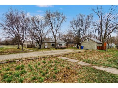 Homes For Sale - 118 N Chestnut St<br/> Butler County, Douglass, KS 67039