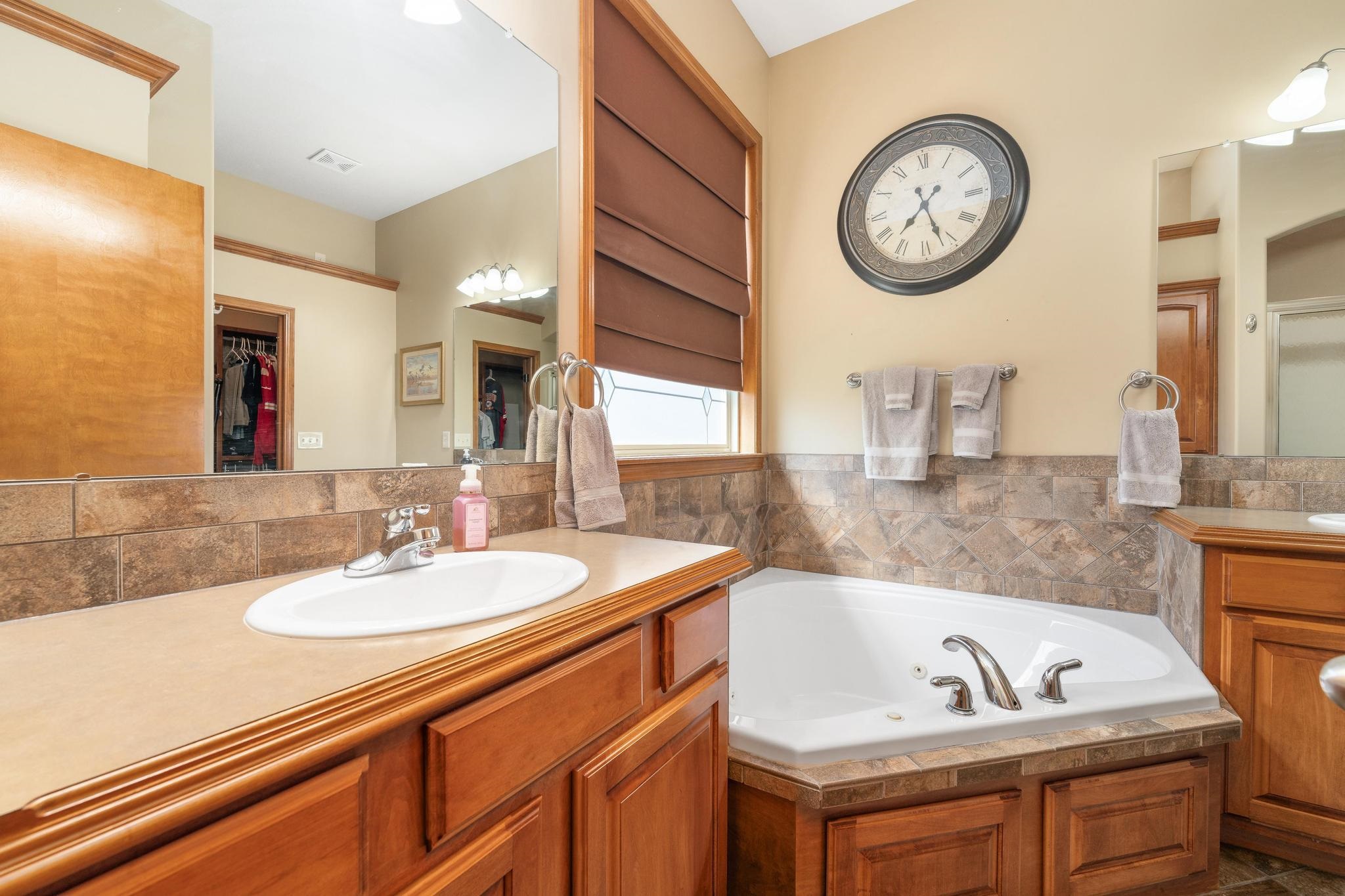 2313 E Timber Creek St, Derby, Kansas image 16