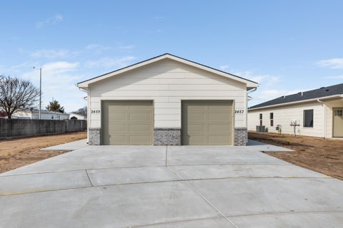 Multifamily For Sale - 2451 W Macarthur Ct<br/> Sedgwick County, Wichita, KS 67217