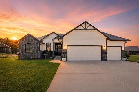 Homes For Sale - 518 N Backwoods Ct<br/> Valley Center, KS 67147
