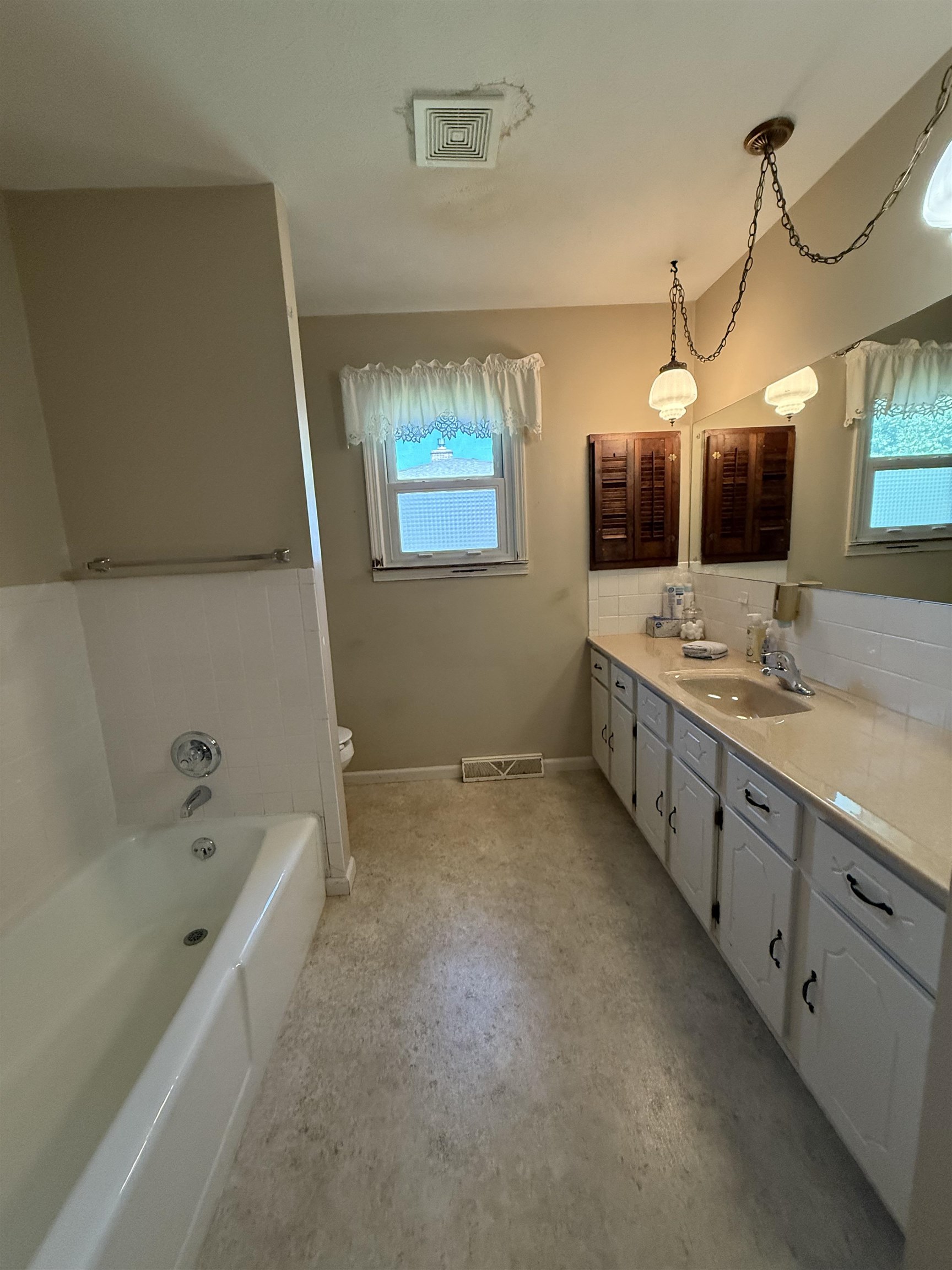 601 Berkshire Dr, Salina, Kansas image 12