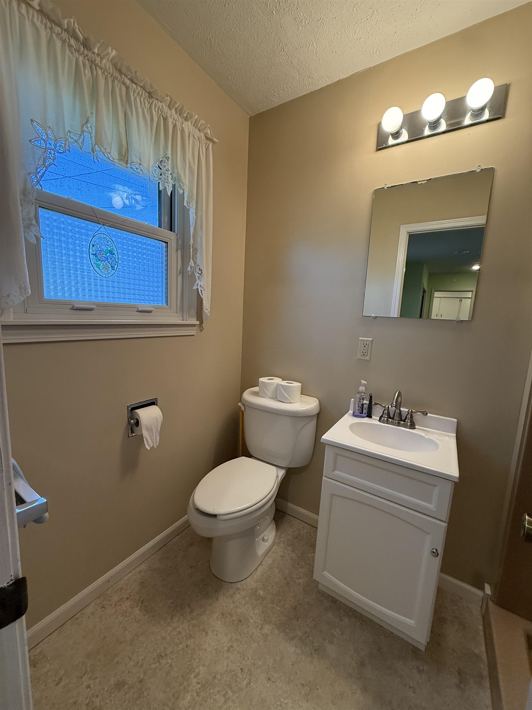 601 Berkshire Dr, Salina, Kansas image 8