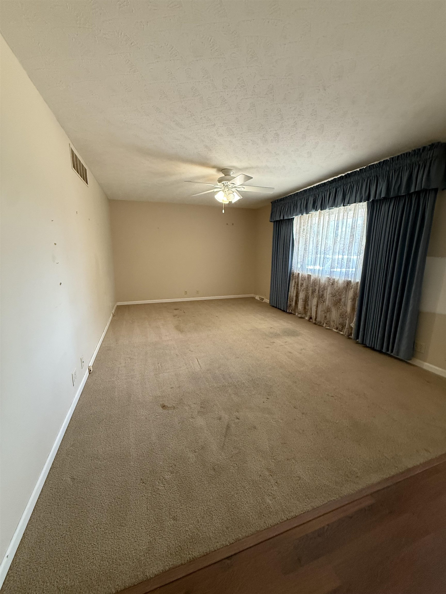 601 Berkshire Dr, Salina, Kansas image 2