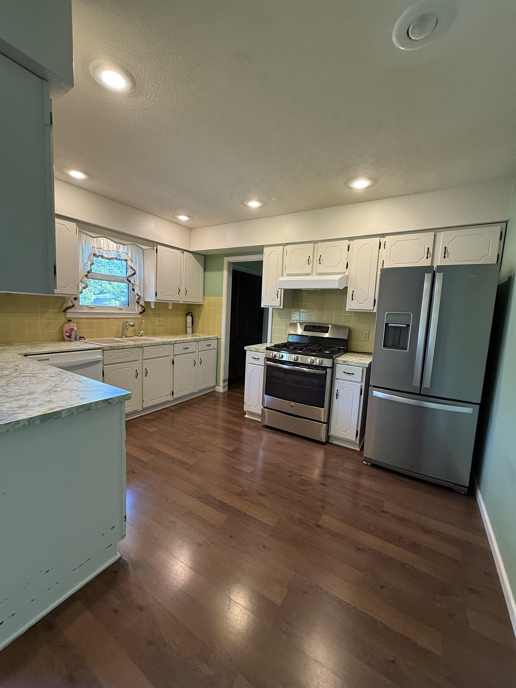601 Berkshire Dr, Salina, Kansas image 5