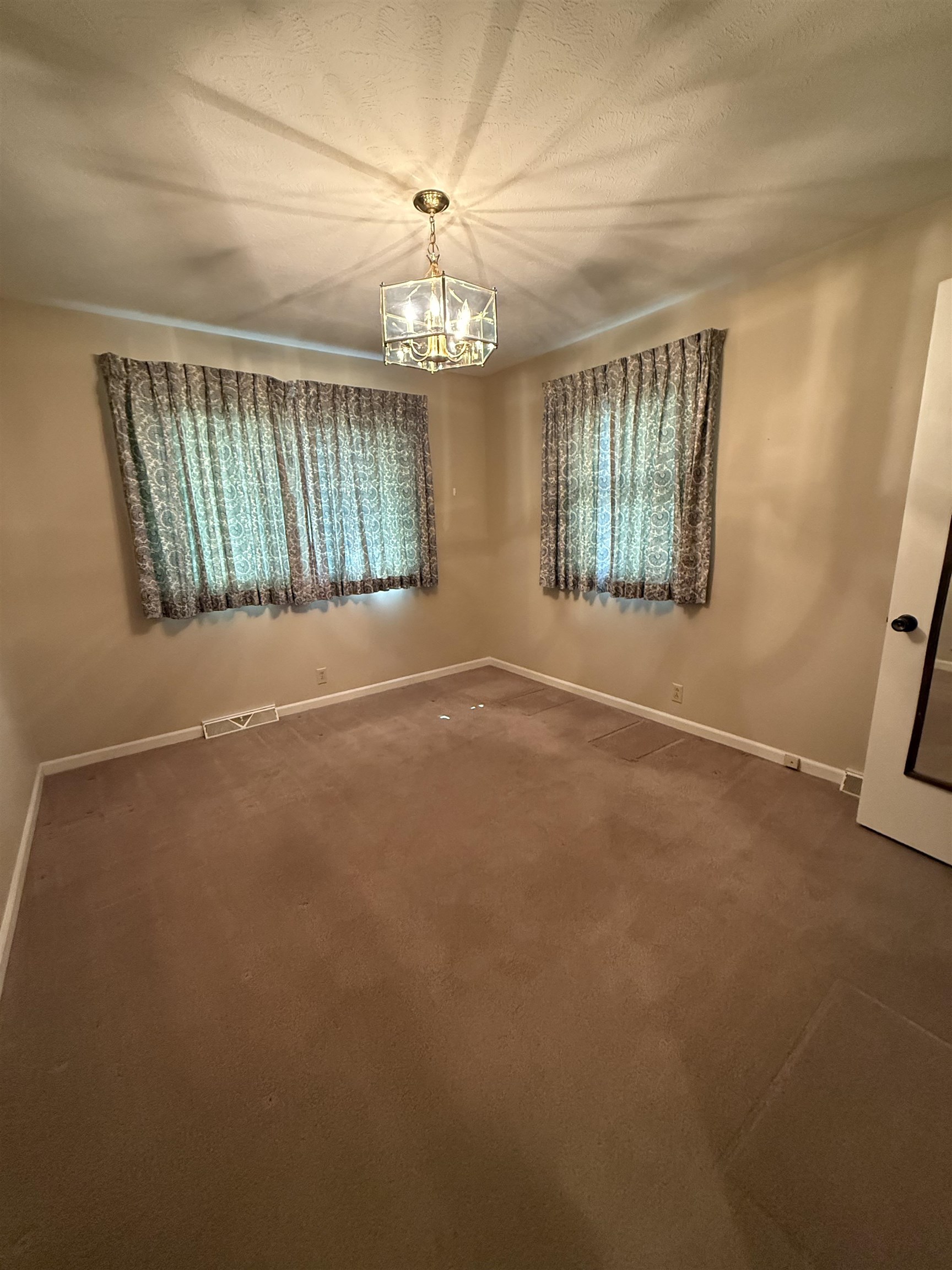 601 Berkshire Dr, Salina, Kansas image 10