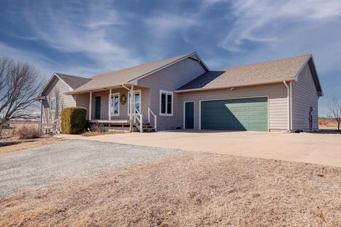 Homes For Sale - 10 Leed Rd<br/> Winfield, KS 67156