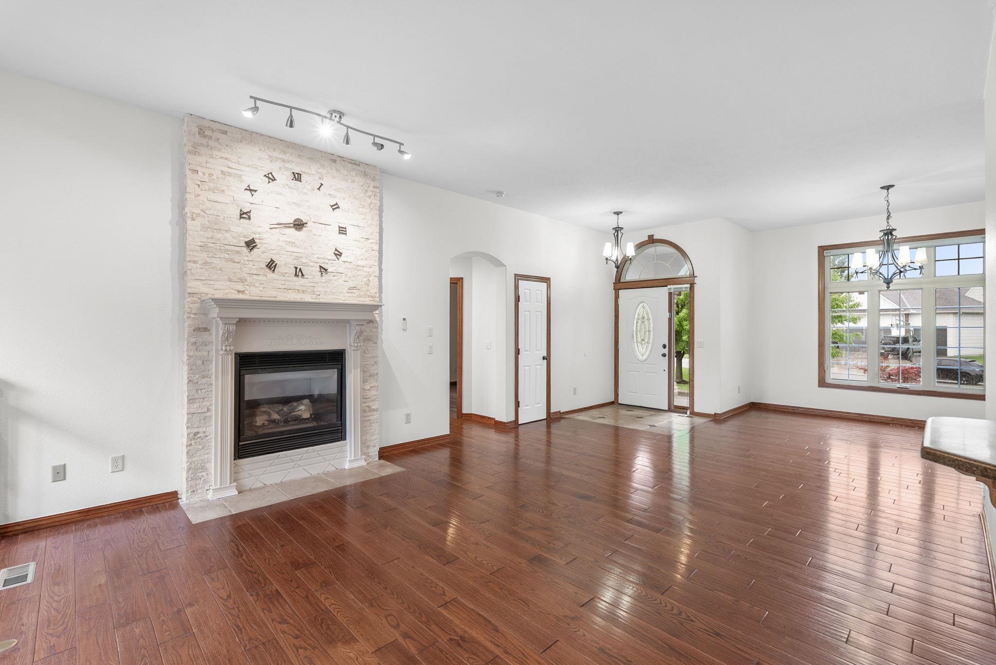 811 Woodstone Cir, Andover, Kansas image 4