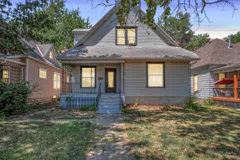 Homes For Sale - 1111 N Main St<br/> Newton, KS 67114