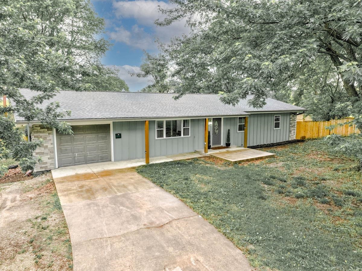 716 S Forewood Dr, Arkansas City, Kansas image 1