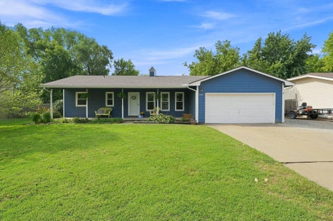 Homes For Sale - 513 E Burning Tree Road<br/> Derby, KS 67037