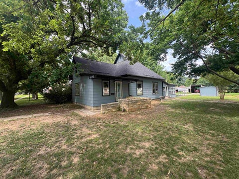 Homes For Sale - 1620 Fuller St<br/> Winfield, KS 67156