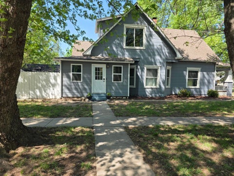 Homes For Sale - 821 E 14th Ave<br/> Winfield, KS 67156