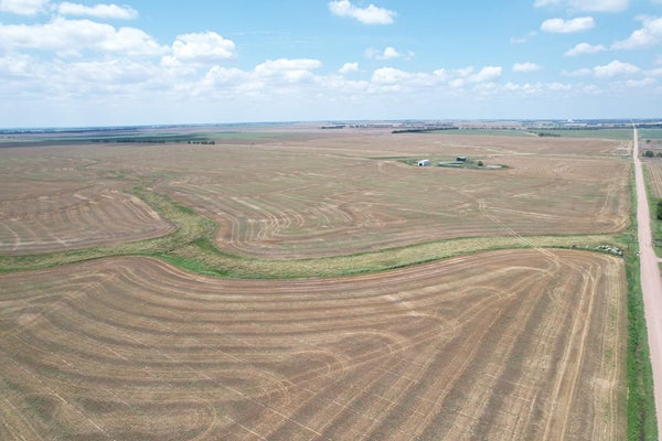 489 FRONTIER RD, MCPHERSON, KS 67460 - Image 4001e4abb1d76afc508f7d4bfecd80ea/1651938571