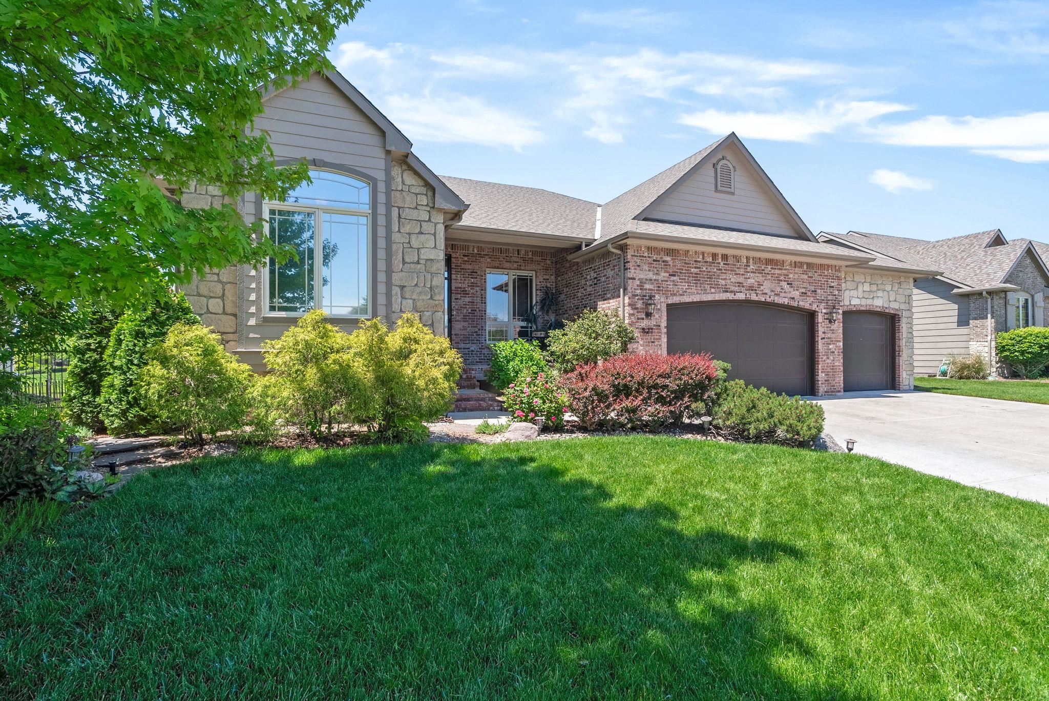 821 N Woodstone Dr, Andover, Virginia image 3
