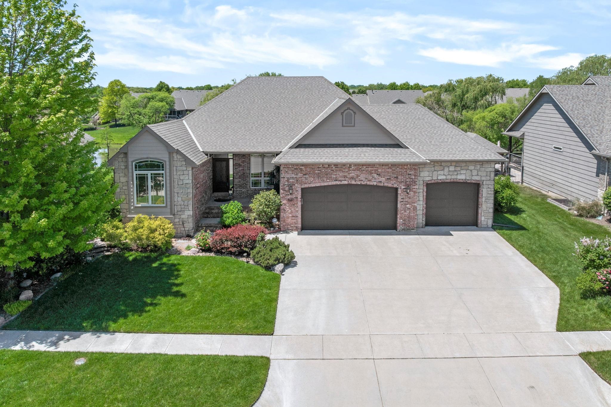 821 N Woodstone Dr, Andover, Virginia image 1