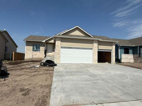 Homes For Sale - 1540 E Midway Ct<br/> Valley Center, KS 67147