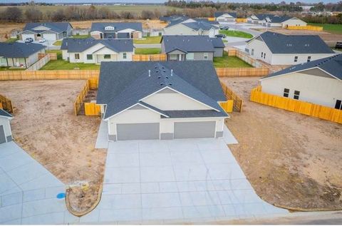 Homes For Sale - 446 Trails Head Ct<br/> Goddard, KS 67052