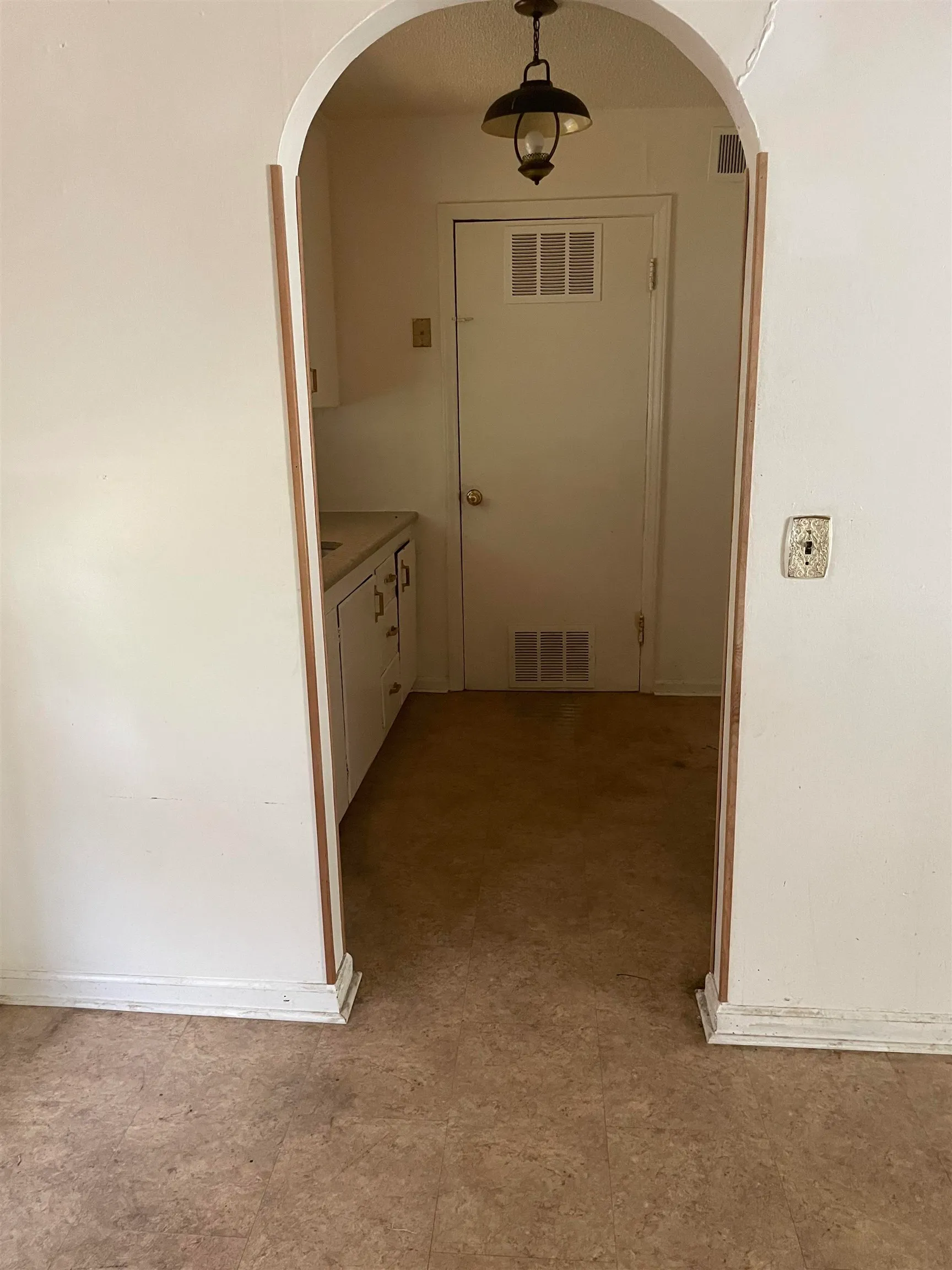 Wichita, Kansas 67219, United States, 2 Bedrooms Bedrooms, ,1 BathroomBathrooms,Residential,Pending,50390