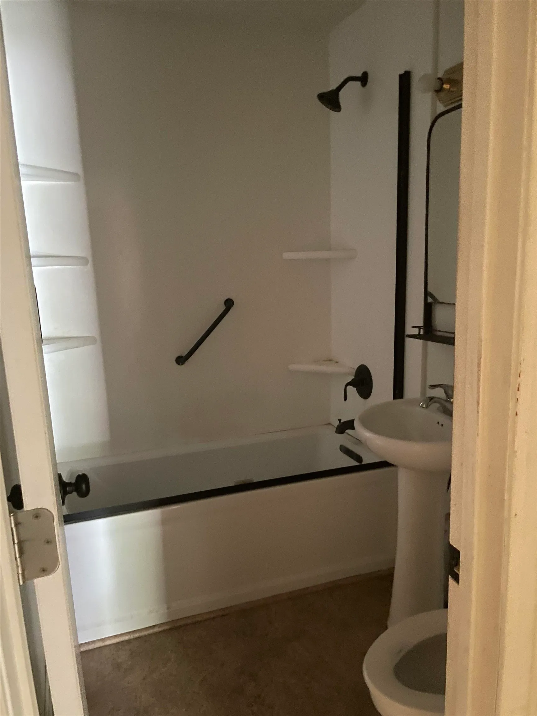 Wichita, Kansas 67219, United States, 2 Bedrooms Bedrooms, ,1 BathroomBathrooms,Residential,Pending,50390