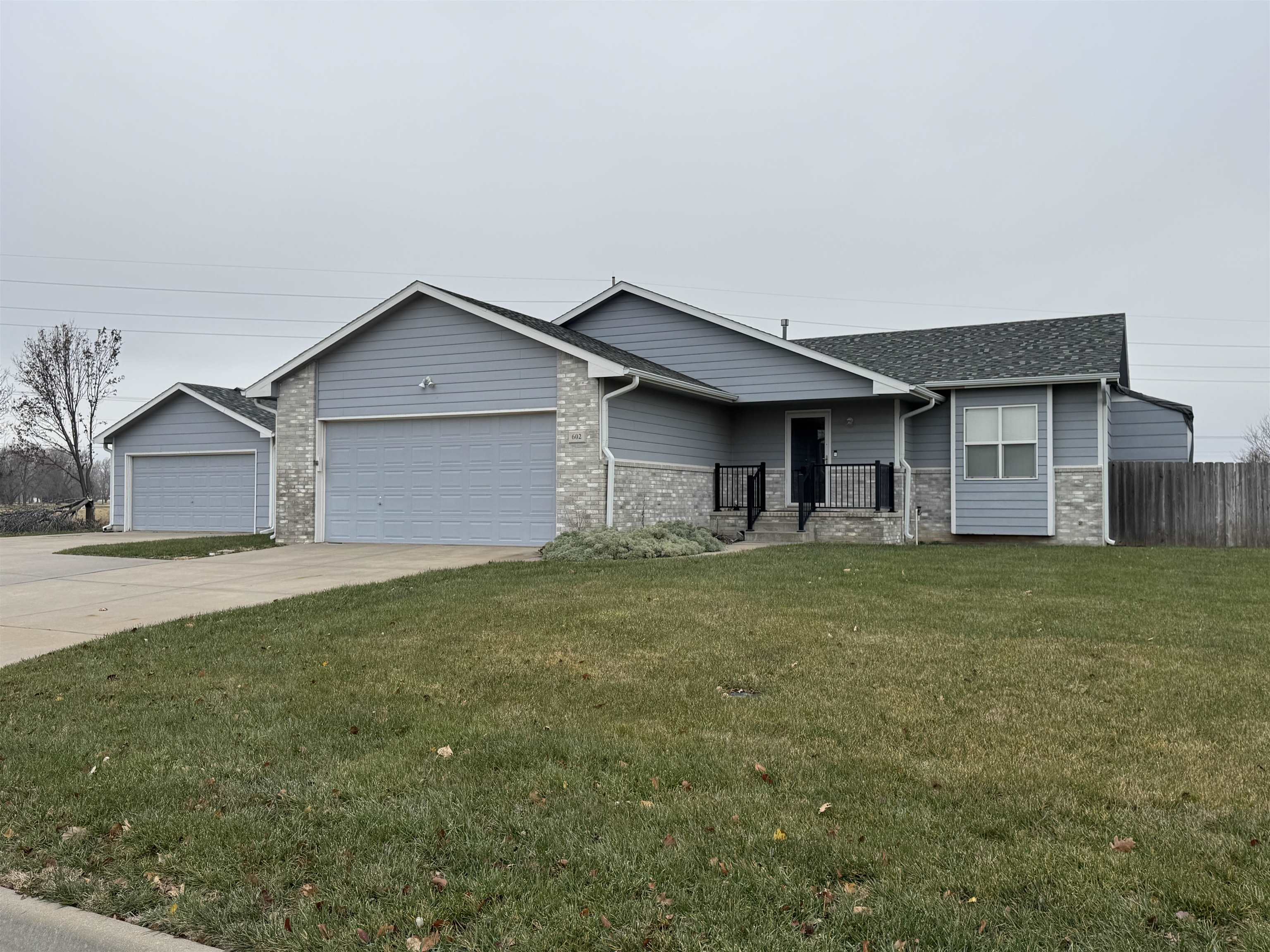 602 S Meadows Dr, Hesston, Kansas image 1