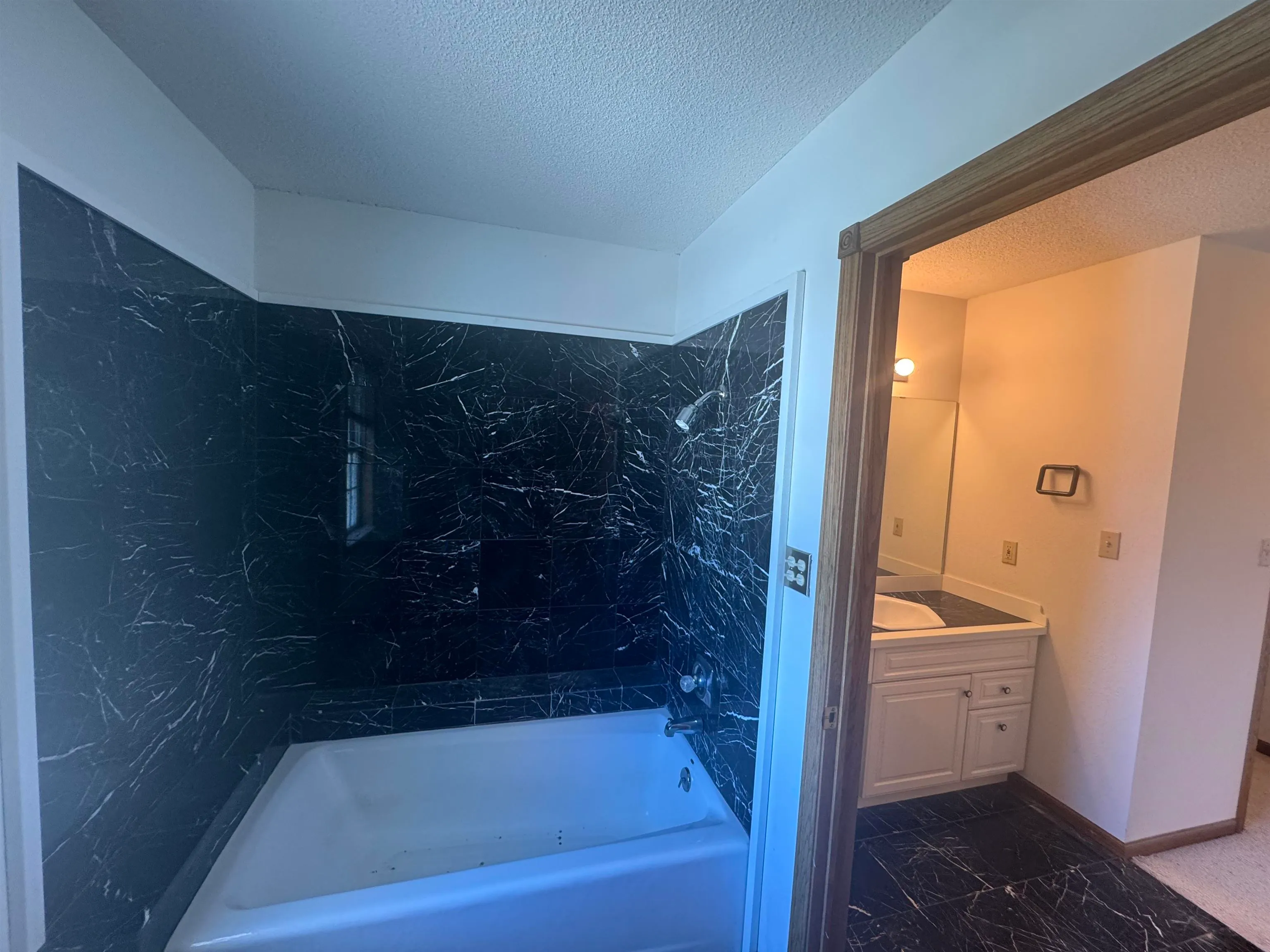 Winfield, Kansas 67156, United States, 3 Bedrooms Bedrooms, ,4 BathroomsBathrooms,Residential,Active,147147