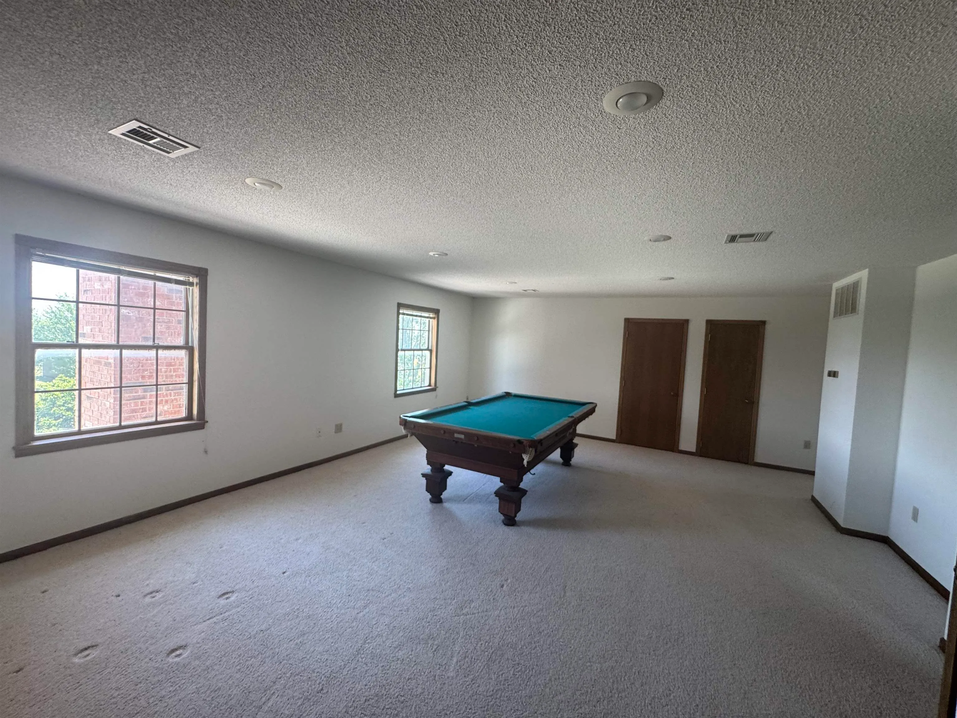 Winfield, Kansas 67156, United States, 3 Bedrooms Bedrooms, ,4 BathroomsBathrooms,Residential,Active,147147