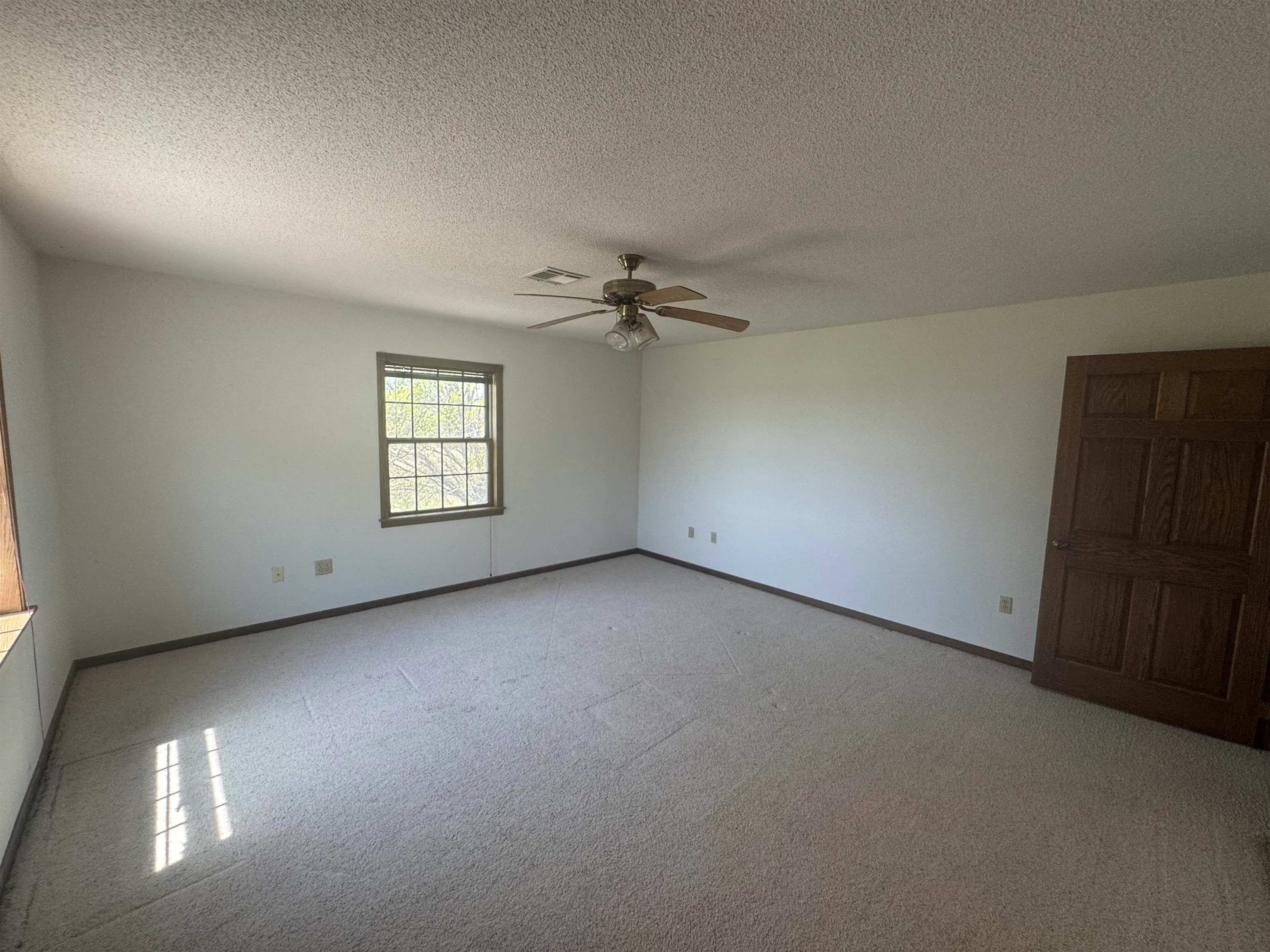 Winfield, Kansas 67156, United States, 3 Bedrooms Bedrooms, ,4 BathroomsBathrooms,Residential,Active,147147